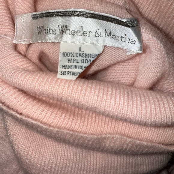 100% Cashmere Cozy Pink Turtleneck Sweater - Picture 2 of 2